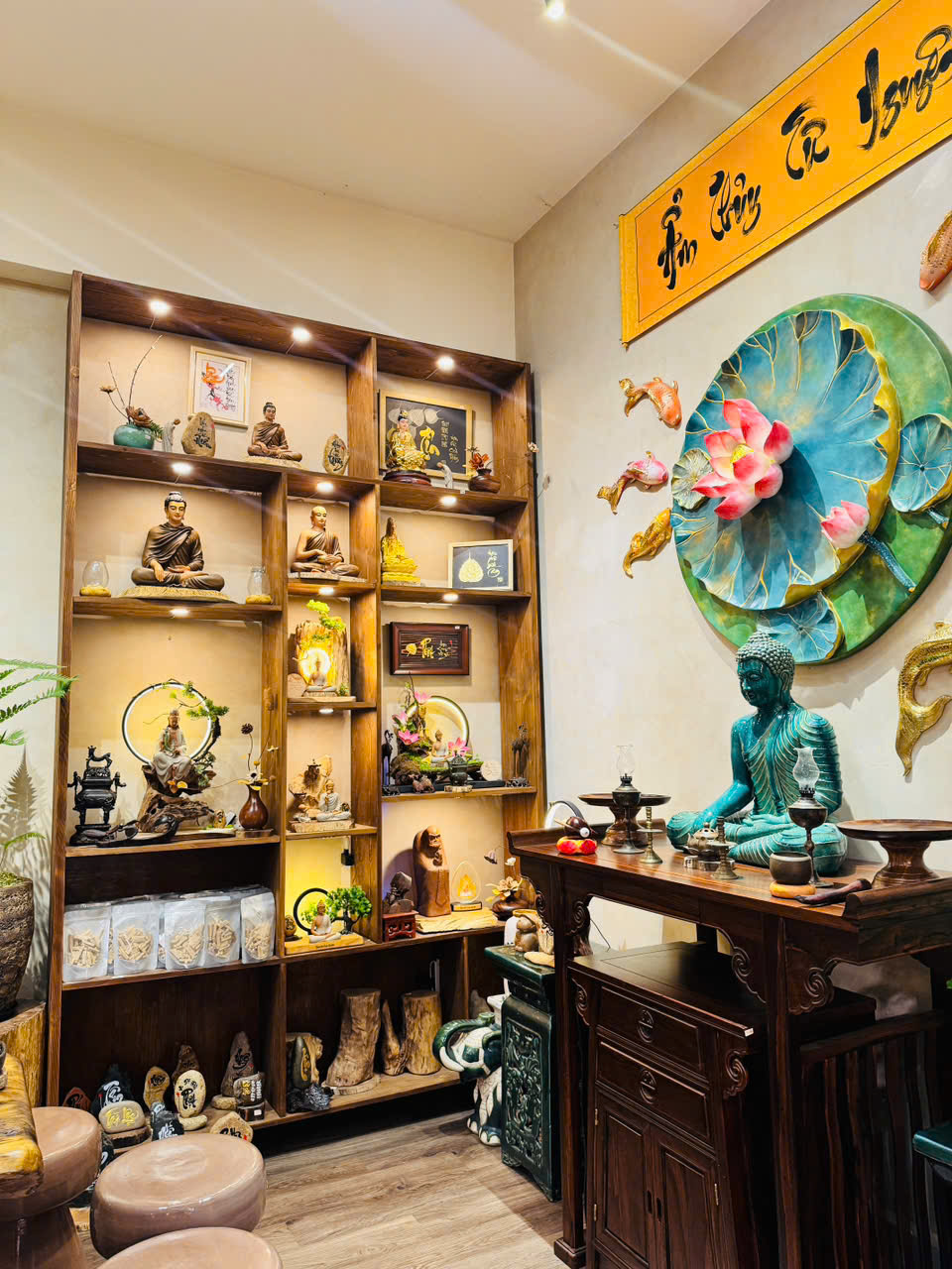 Đi chùa đầu năm